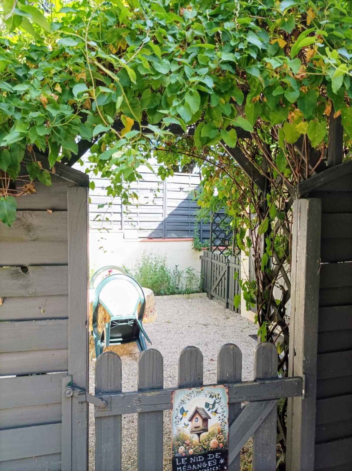 Le Nid De Mesanges Frühstückspension Chauffour-sur-Vell